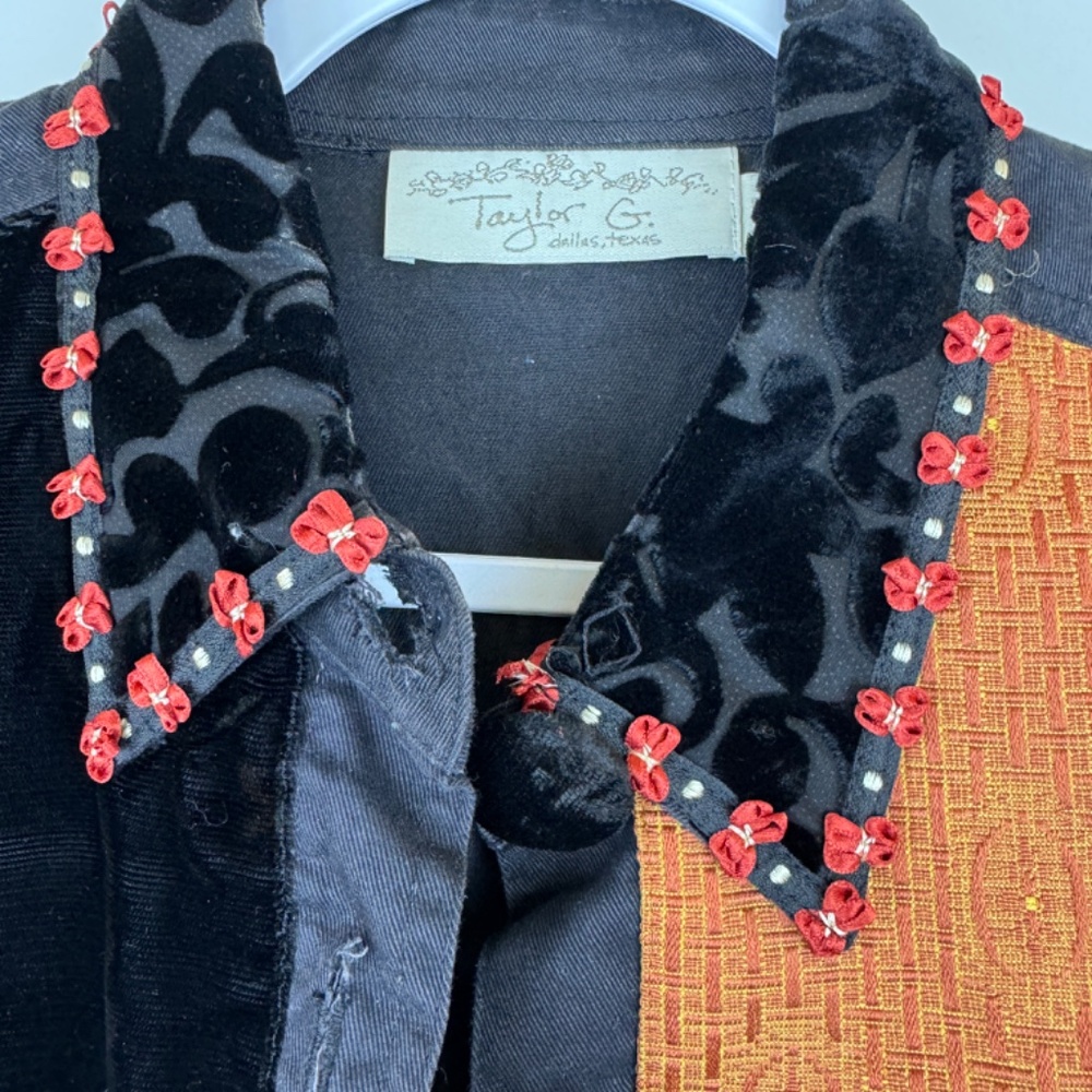 TAYLOR G / DALLAS TX Unique Artsy Quaint Jacket/Top with Button Covers / Size M - Picture 3 of 16